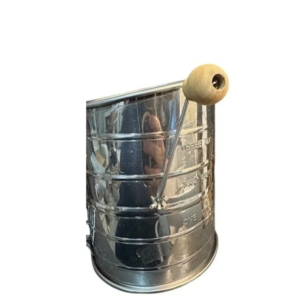 Vintage Style Stainless Steel 3 Cup Flour Sifter with Wood Knob Crank‎ Handle